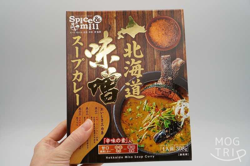 北海道味噌スープカレー｜Spice＆mill　手に持った時のサイズ感