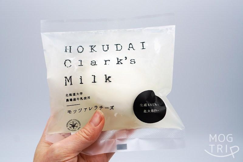 HOKUDAI Clark's Milk モッツァレラチーズ　手に持った時の様子