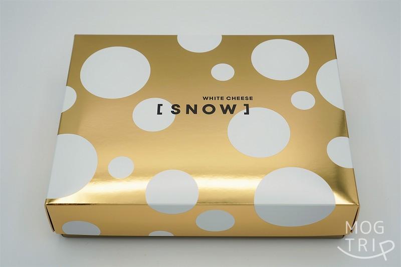 「SNOW WHITE CHEESE（スノーホワイトチーズ） 8個入」の箱がテーブルに置かれている