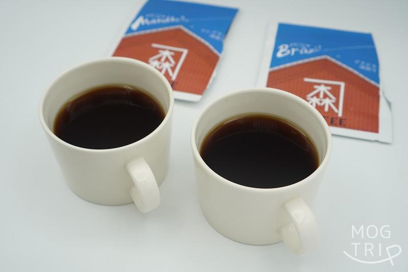 金森倉庫×peacepieceに「金森Coffee ドリップパック 飲み比べセット」をマグカップに淹れた様子