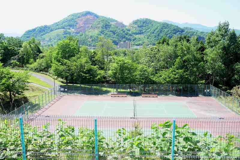 石山緑地のテニスコート
