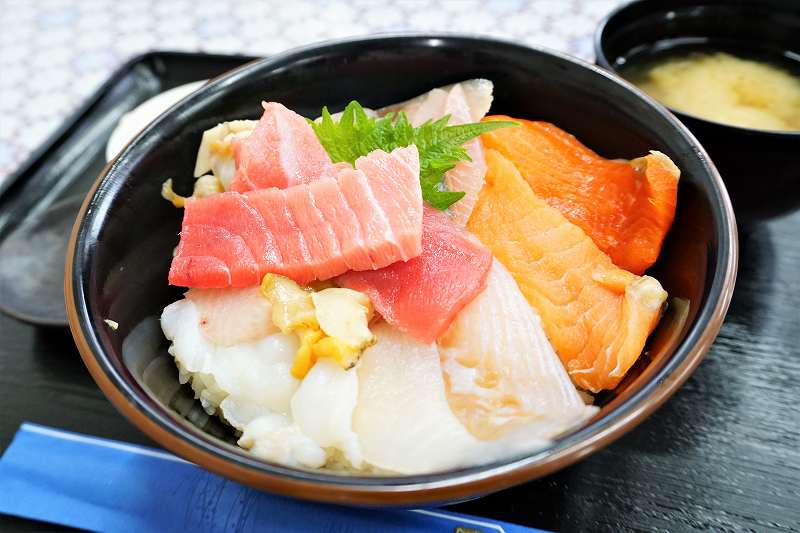 リーズナブルに海鮮を食べたい時は”海鮮丼”がおすすめ