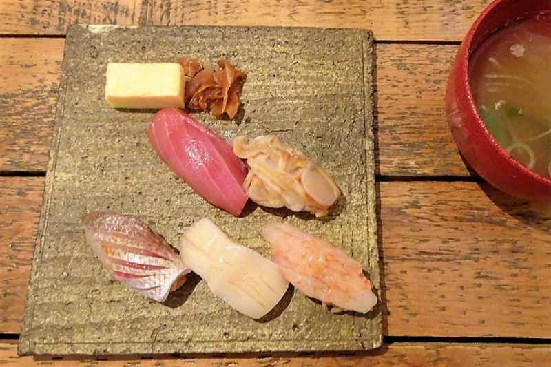 TAKU円山のランチコースのお寿司
