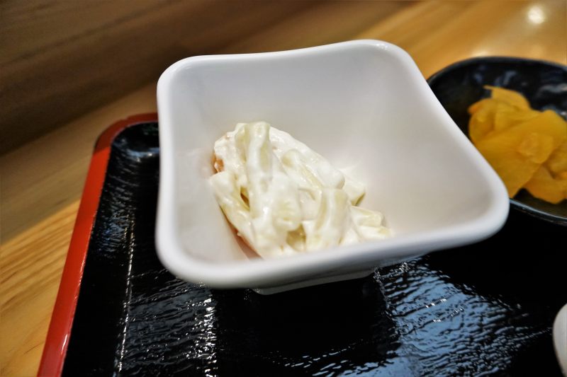 串鳥三番街店のコロッケ定食の小鉢（マカロニサラダ）