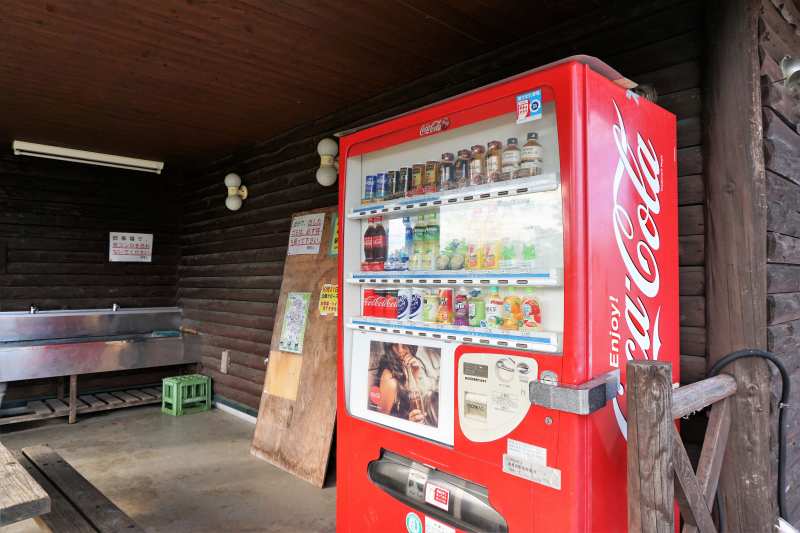 「北村中央公園ふれあい広場」の自動販売機