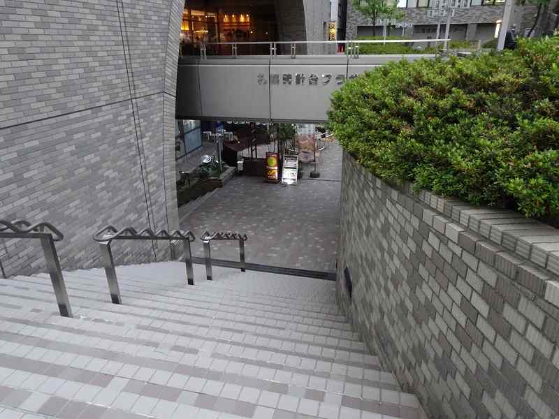 札幌時計台ビルの地下に続く階段