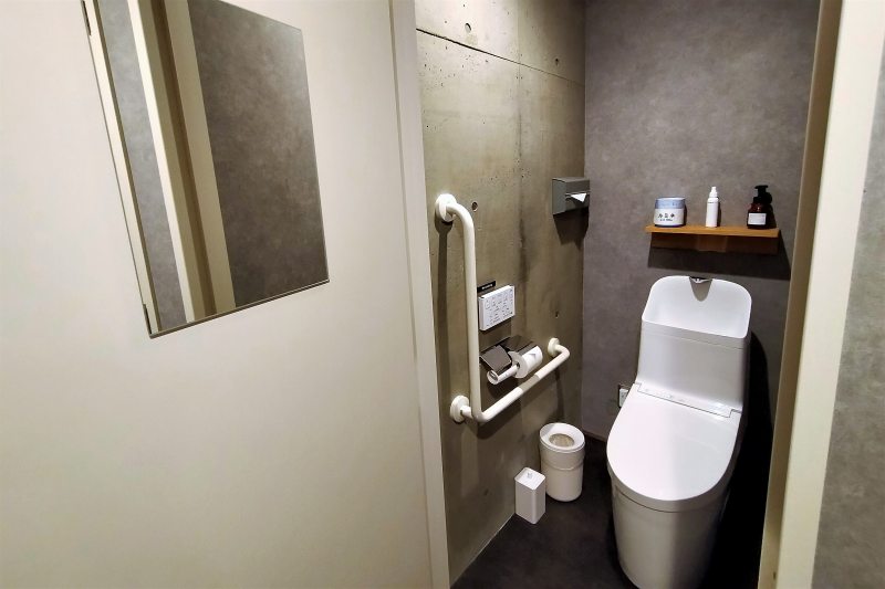 BUNSHODO HOTELの共用トイレ
