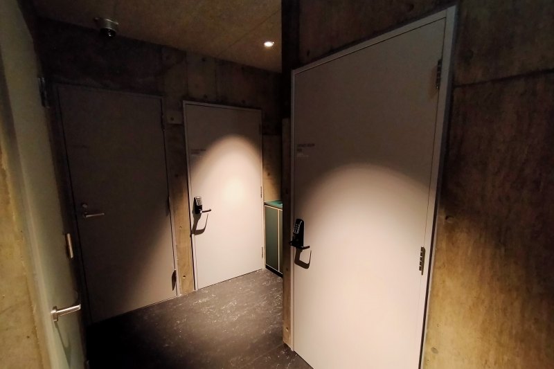 BUNSHODO HOTELのシャワールーム入口