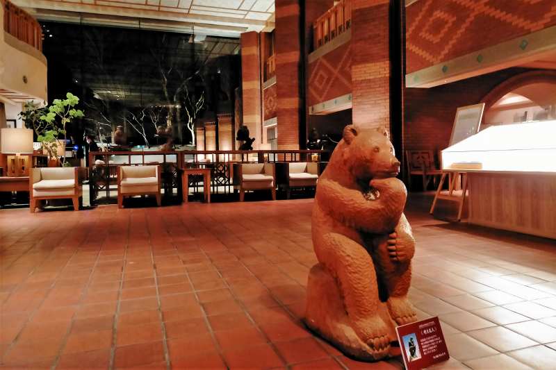 森のスパリゾート 北海道ホテル　木彫り熊