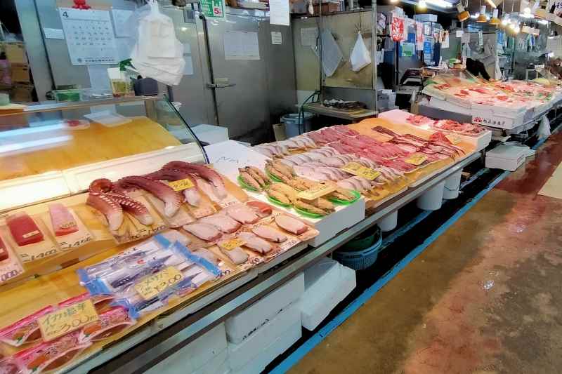 新鮮な魚が並ぶ南樽市場