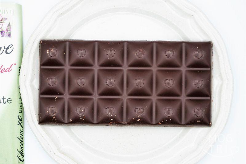 「チョコラブ」のチョコレート　ハートのマークが特徴