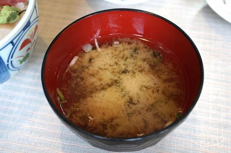 函館「二番館」五目丼の味噌汁