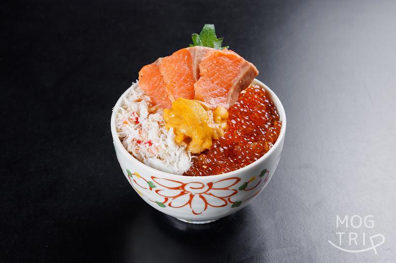 札幌海鮮丼専門店「すしどんぶり」うに・蟹・いくら・サーモン丼