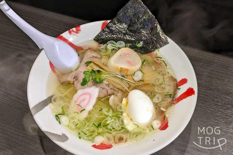 「函館麺厨房あじさいモユク札幌店」特塩ラーメン