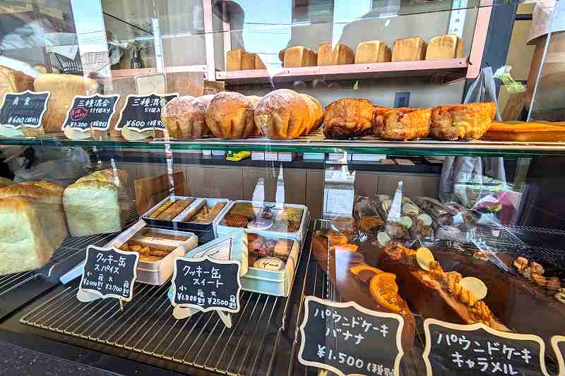 たくさんの焼き菓子が並ぶ、札幌「boulangerie yue.
（ブーランジェリーユエ）」の内観